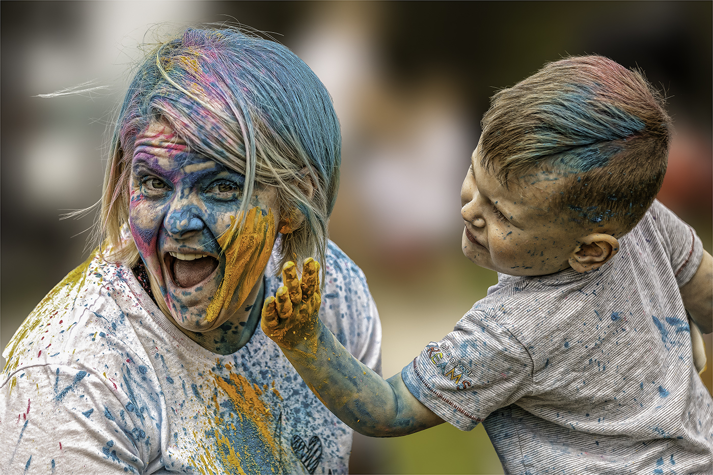 COLOUR AND FUN WITH MUM by Nigel Stewart