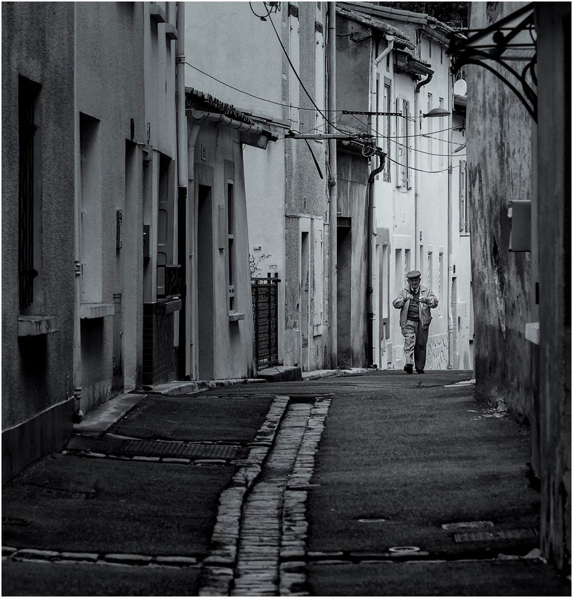 MORNING STROLL by Chris Houldsworth