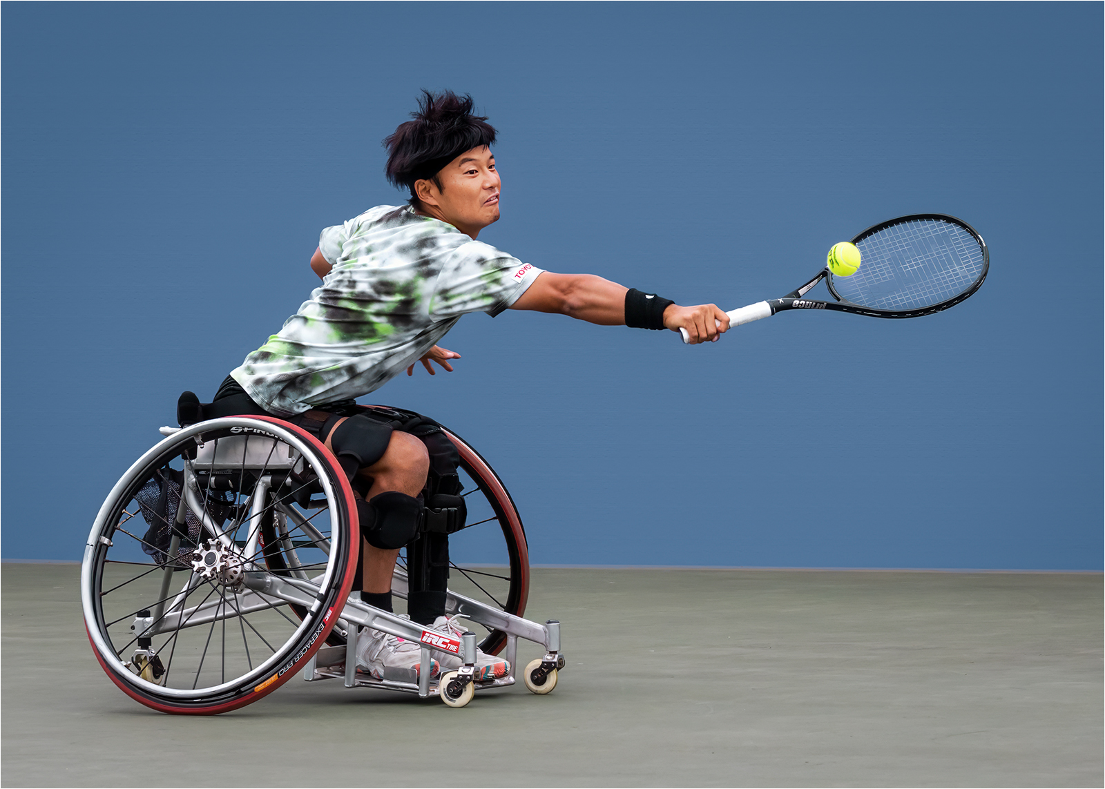 MIKI BACKHAND RETURN by Sue Hartley