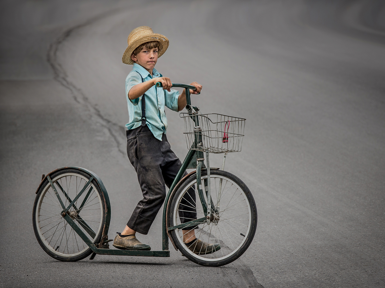 AMISH SCOOTER BOY_DPAGB